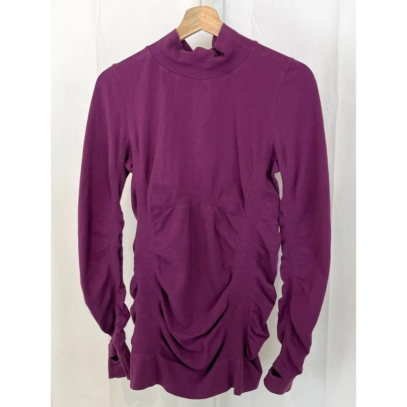 athleta ruched turtleneck long sleeve stretch thumbholes shirt