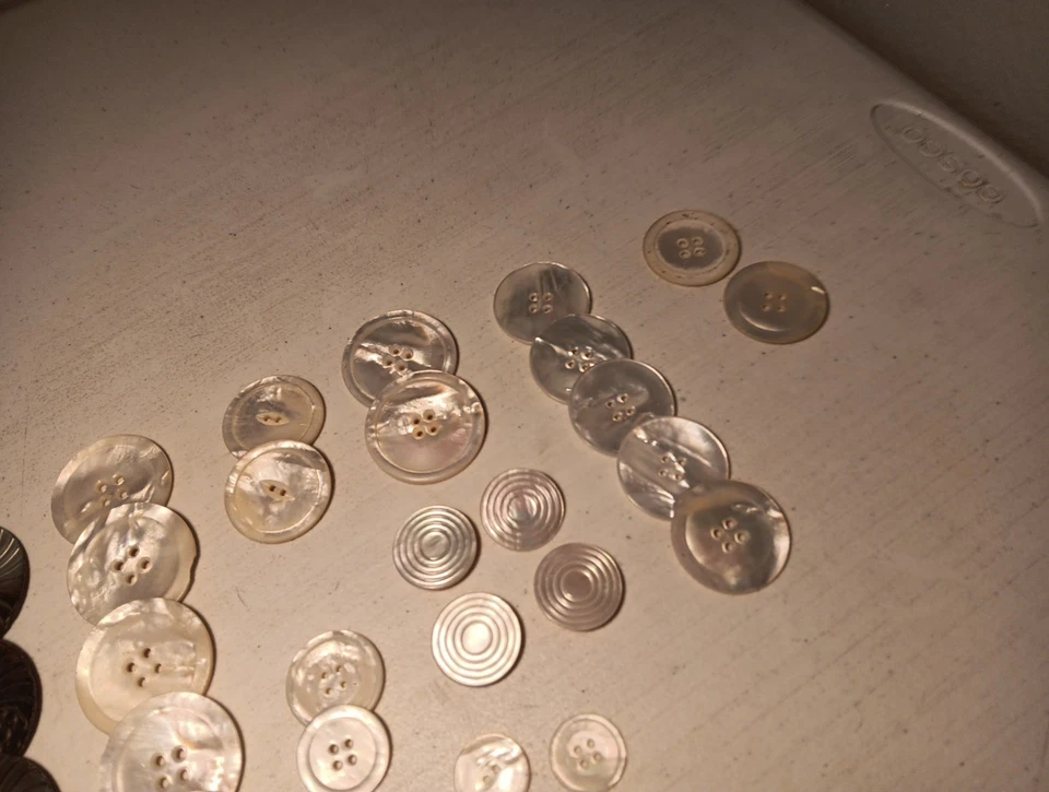 Pearl Shell Vintage Buttons Lot - Image 3 of 4