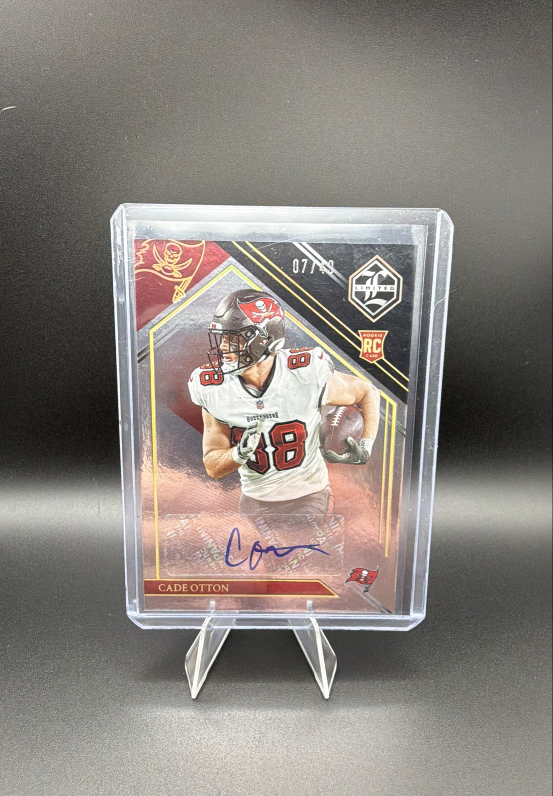 2022 Panini Limited - Rookie Autographs Cade Otton #201 Spotlight Gold 7/49