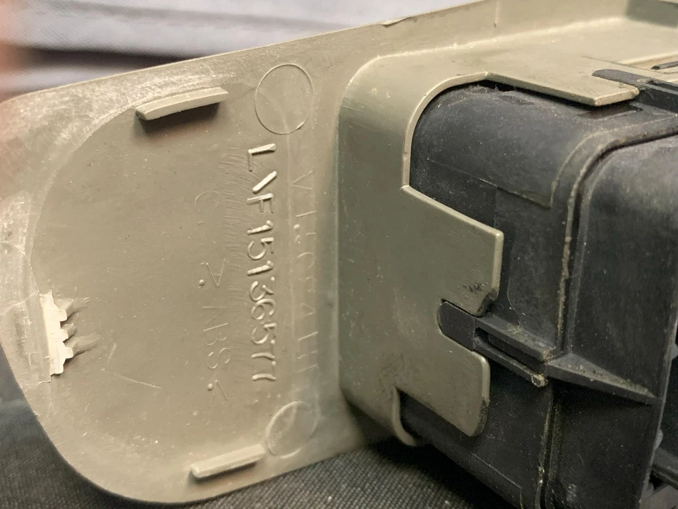 Fits 2003-2007 Chevrolet Express 2500 Front/Driver Door Switch OEM#:25725880 Foto 3 de 4