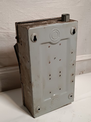 Siemens ITE NF352 Enclosed Switch Series A, 60 Amp, 240AC-600AC, 250DC, 3 Phase - Picture 2 of 10