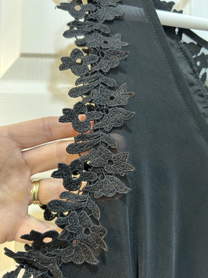 Women's Plus Size Bodysuit Stretch Mesh and Floral Applique Snap Close Sz 2X - Image 4 of 4