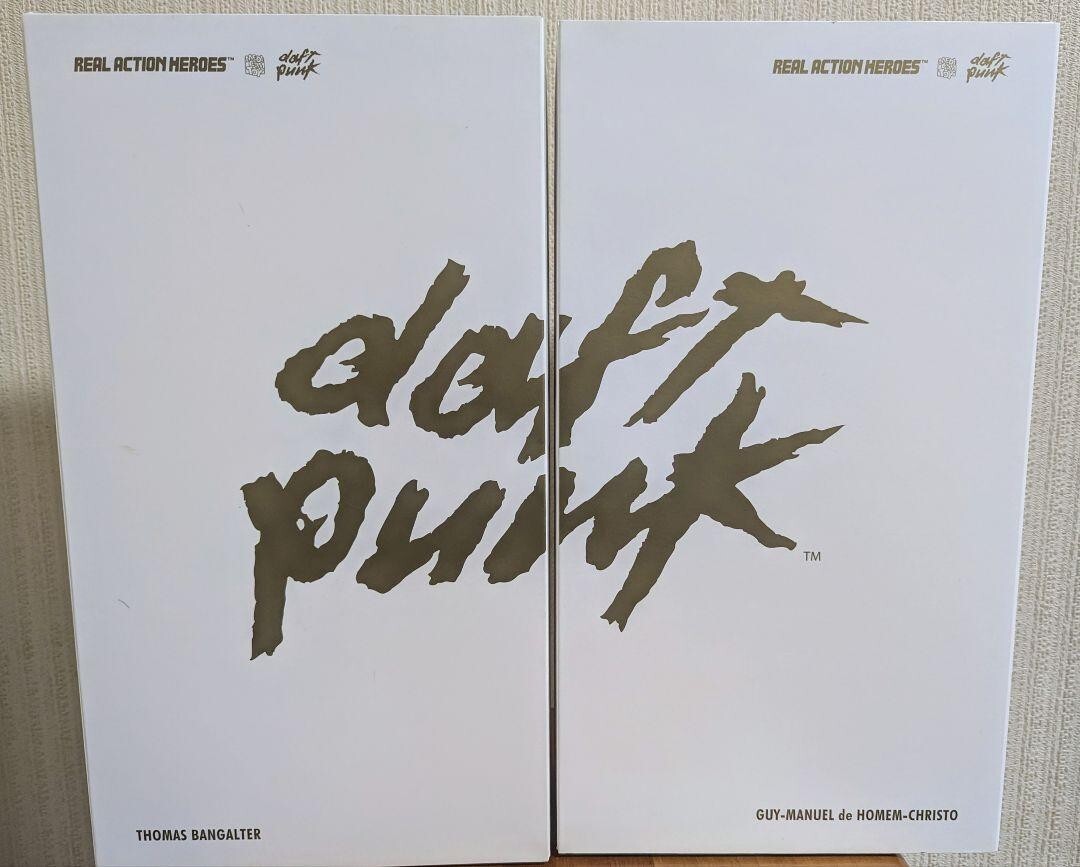 RAH ダフト・パンク　ホワイトスーツver. 2体セット Amazon.co.jp: RAH リアルアクションヒーローズ RAH DAFT PUNK