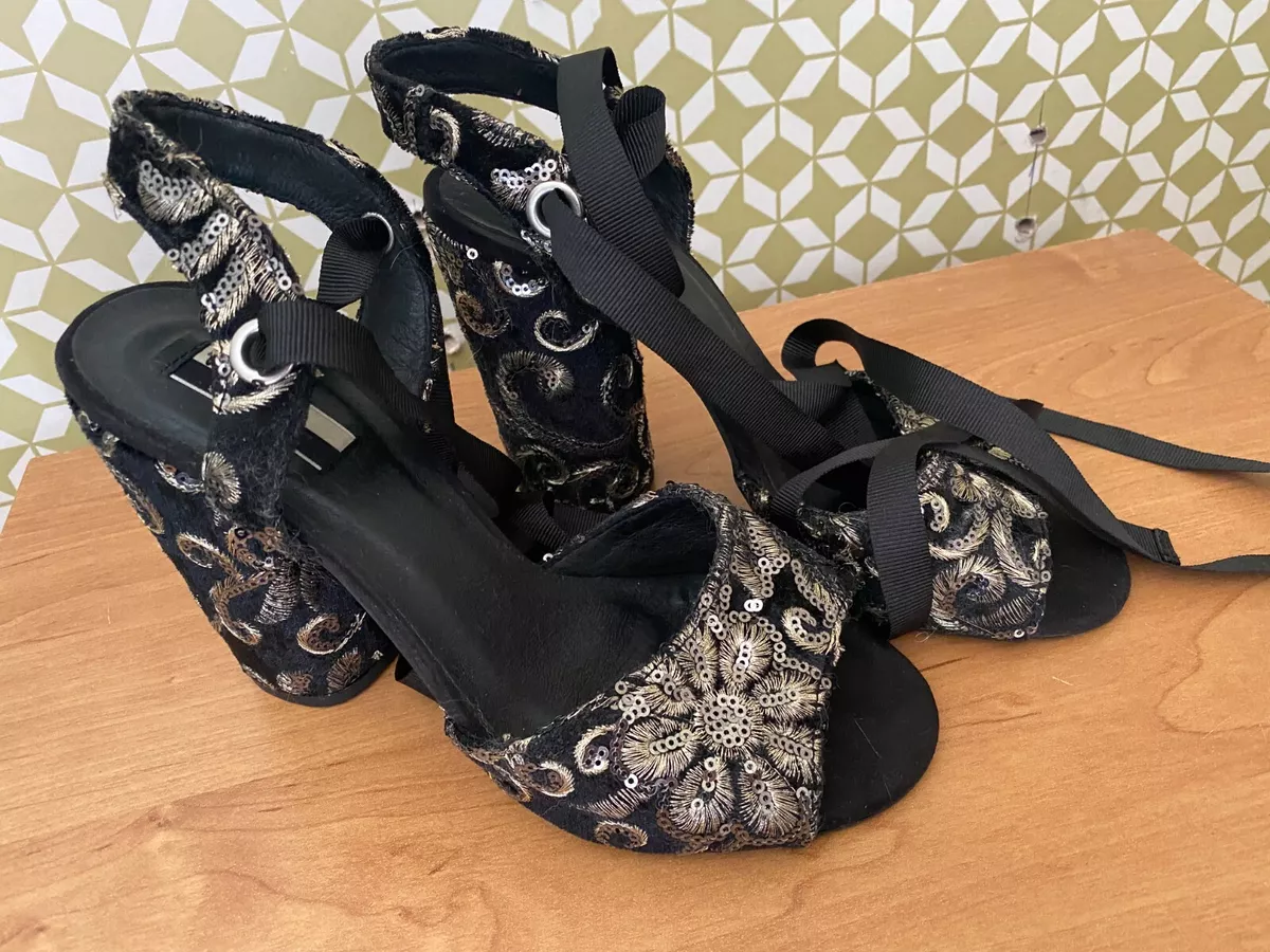 Black shoes with gold block heel 2025