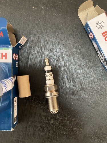 Spark Plugs x 4 Bosch Super 4 Fits Ford Focus Fiesta Ka Puma Mondeo C-Max Mazda - Picture 2 of 3