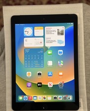 Apple iPad (5th Generation) A1822 128 GB, Wi-Fi + 4G, 9.7 in