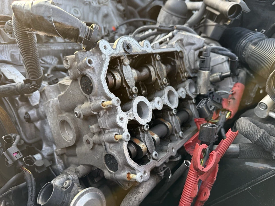 Левая и правая головка блока цилиндров полноприводного двигателя 2008 Audi Q7 Quattro 4,2 л V8 2007-2009 от оригинального производителя - Изображение 4 из 4