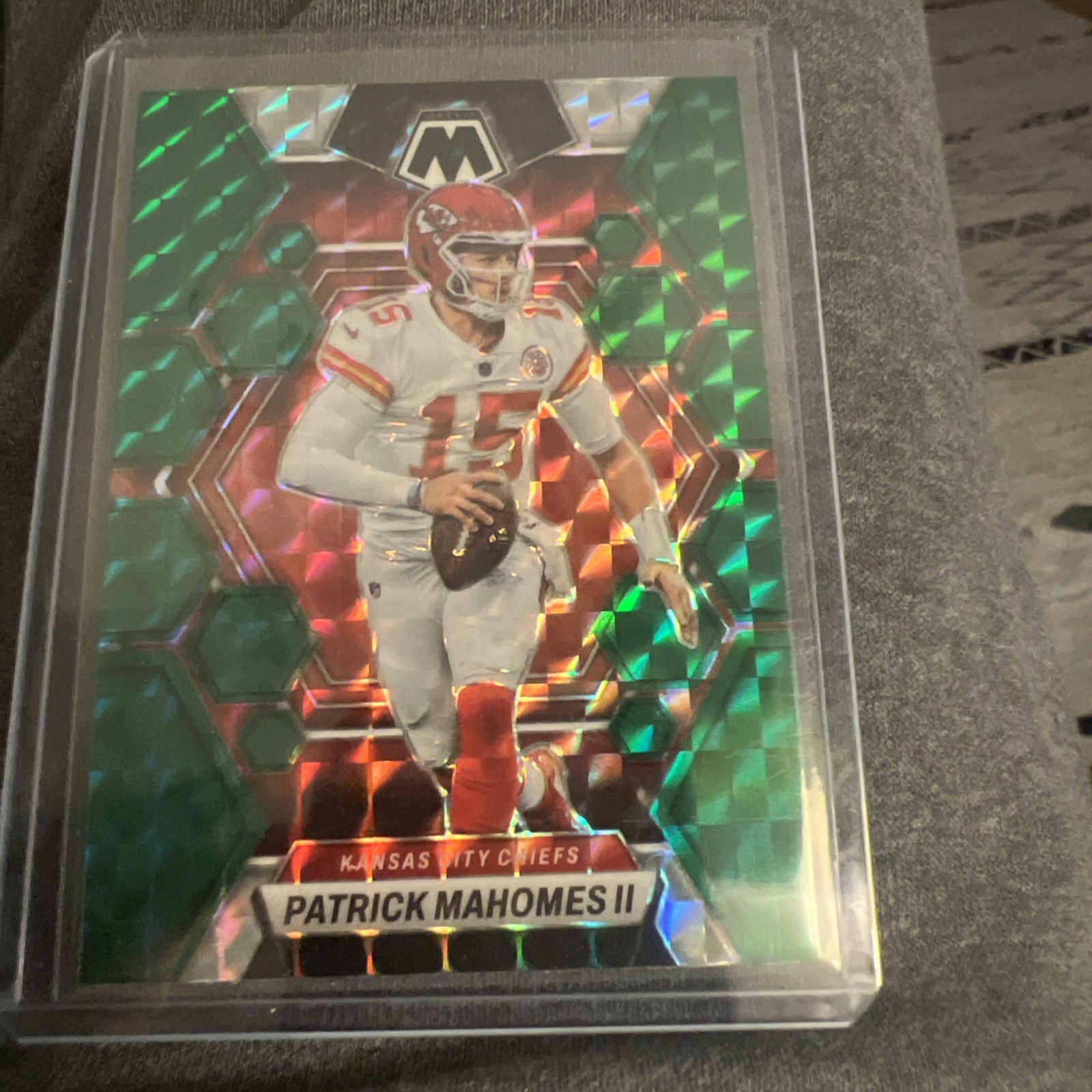 Patrick Mahomes II 2023 Panini Mosaic Green Prizm Parallel Chiefs #109