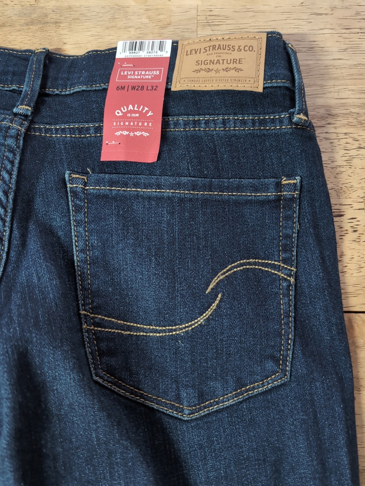 Signature by Levi Strauss Women's Mid Rise Straight Leg 6M Stretch Denim  thumbnail 5