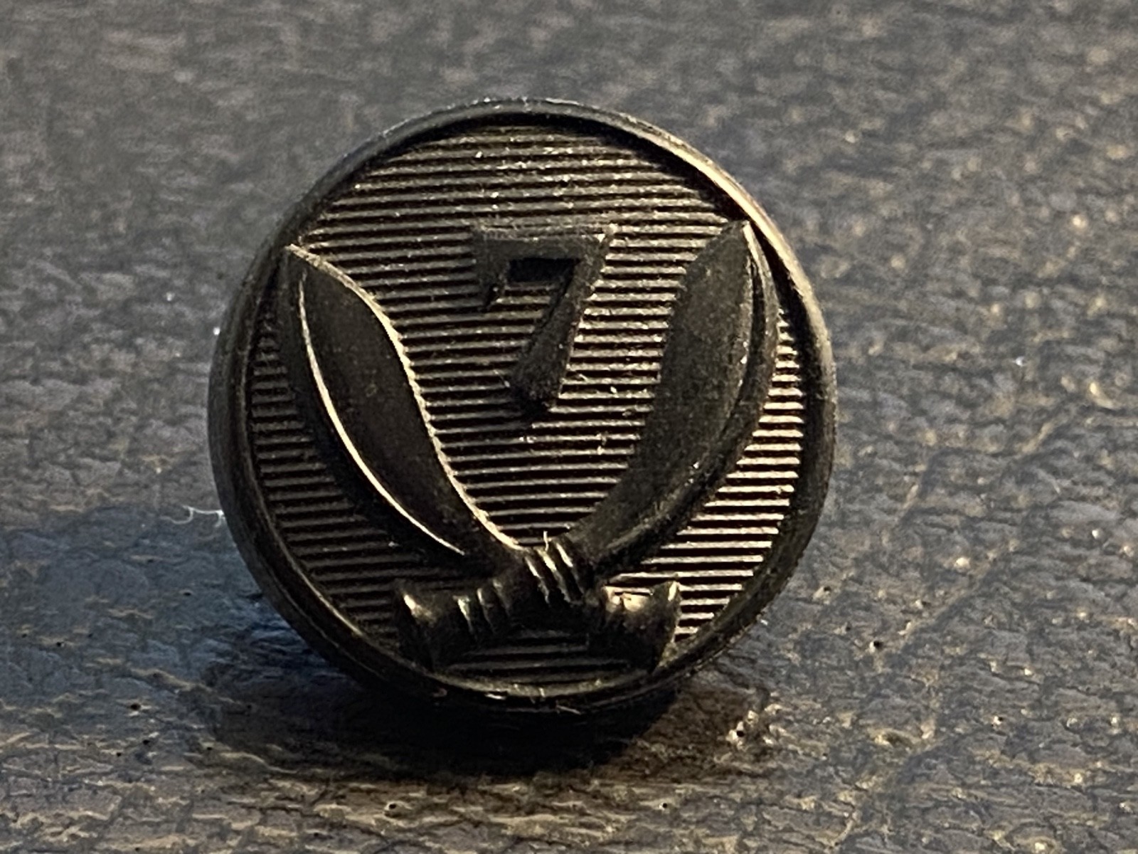 3 x 7th Gurkha Rifles early pattern black horn buttons 16.5mm worn from ...