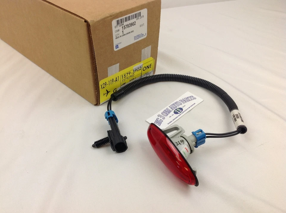 Chevrolet Silverado GMC Sierra 3500HD doble cama trasera lateral lámpara roja nueva OEM Foto 4 de 4