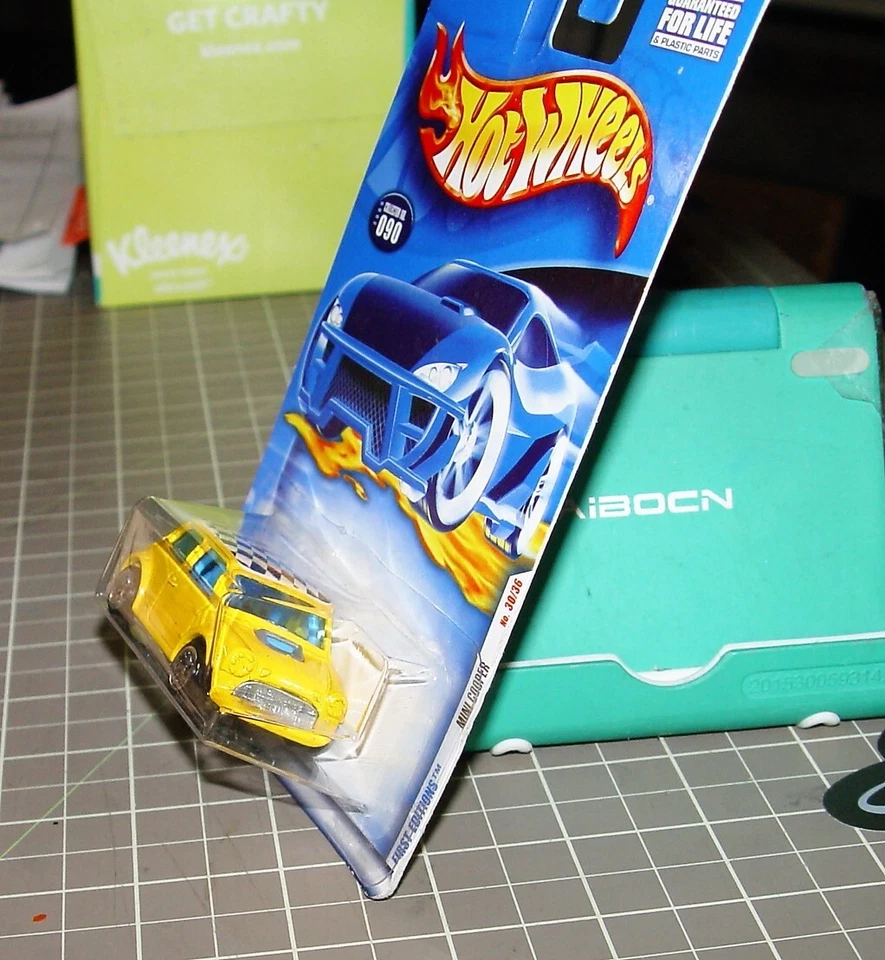 👓Hot Wheels #090 2000 1st Edition🔥MINI Cooper Yellow⭐Chrome Lace Wheels - Image 2 of 4