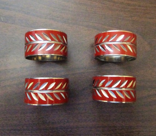 Red and Silver Toned Napkin Ring Holders Set of 4 Metal - Vintage Hong Kong - Picture 2 of 3