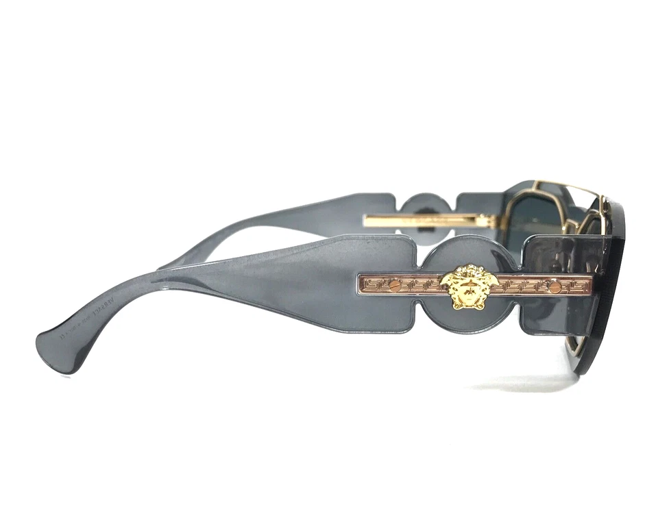 Óculos de sol Versace MOD.2235 1002/87 cinza transparente dourado com lente cinza escuro - Imagem 4 de 4