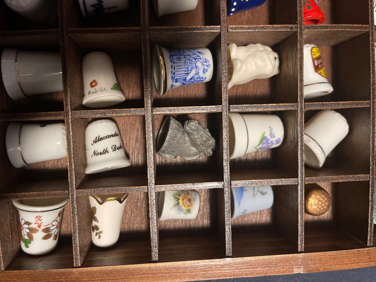 Thimbles and Thimble Cases　指ぬきと指ぬきケース Thimbles and Thimble Cases 指ぬきと指ぬきケース Wooden
