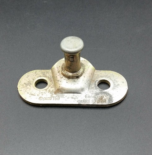 Schließkeil für Heckklappe 1H6827511 passend für VW Golf 3