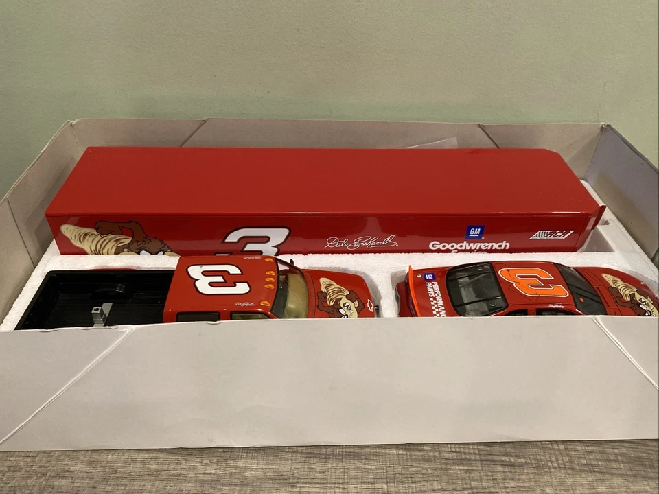 Remolque cerrado Brookfield Collectors Guild Dale Earnhardt Taz doble cabina 1:24 Foto 3 de 4