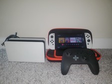 Imagen de Nintendo Switch OLED Model Handheld Console 64GB White With Extras 128gb