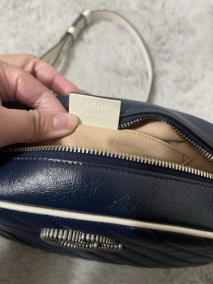 Bolso para cámara Gucci Marmont en azul marino y blanco Foto 3 de 4