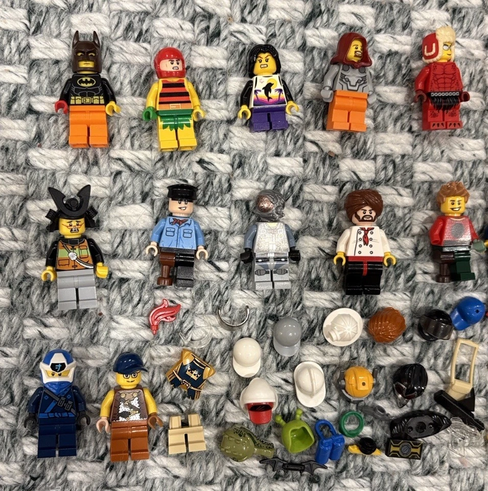Lote de minifiguras Lego - Sombreros y accesorios - Batman Ninjago y más Foto 2 de 3
