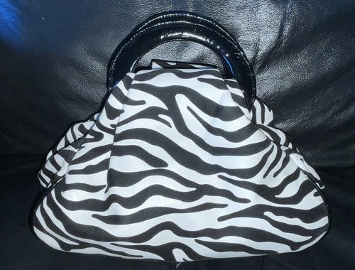 DAMEN SCHWARZ UND WEISS ZEBRA STREIFEN DESIGN HANDTASCHE 10 x 7 x 6 ZOLL MARKENLOS - Bild 2 von 5