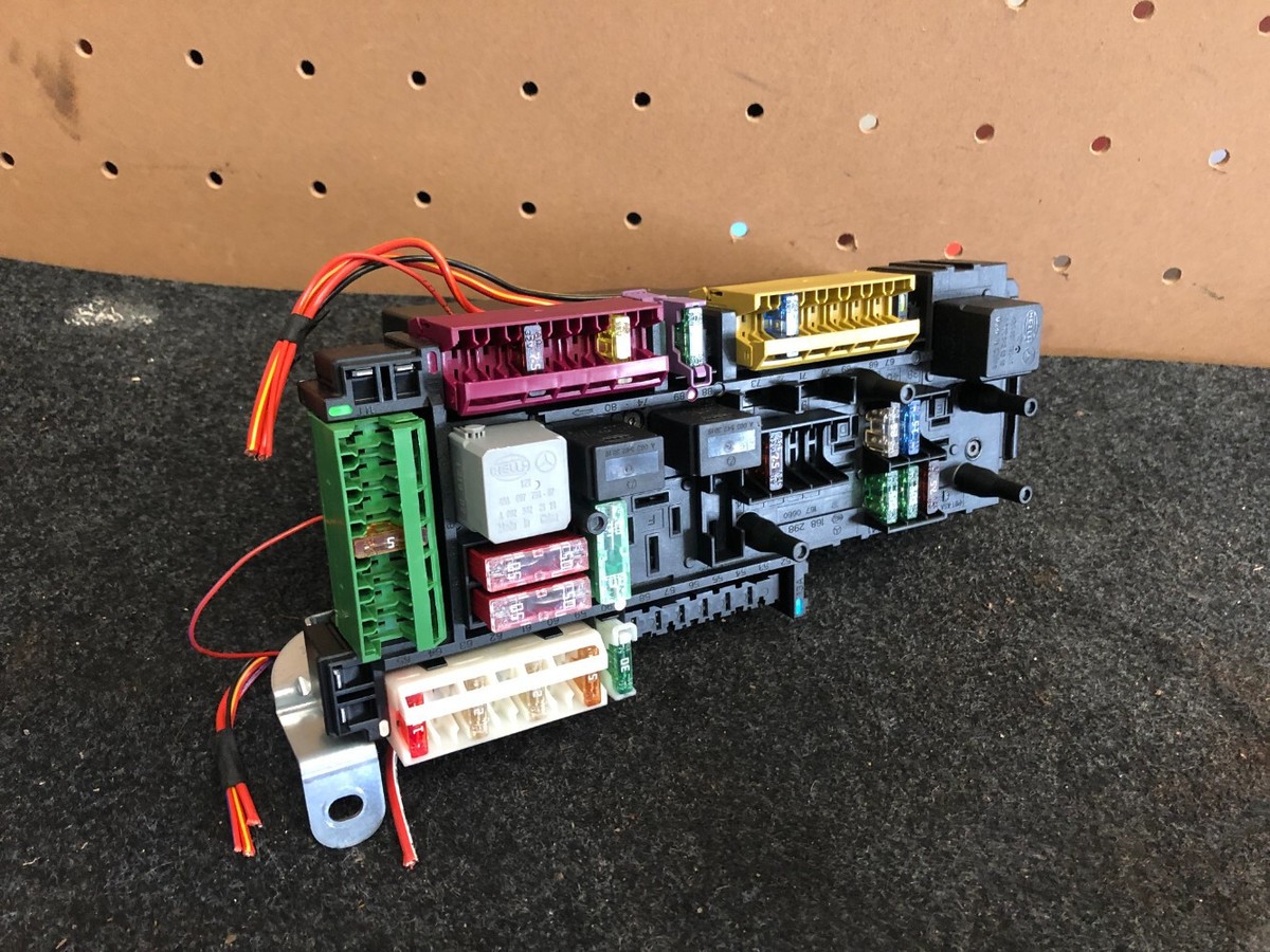 MERCEDES R172 SLK 200 B/E A1729060105 REAR SAM MODULE UNIT  