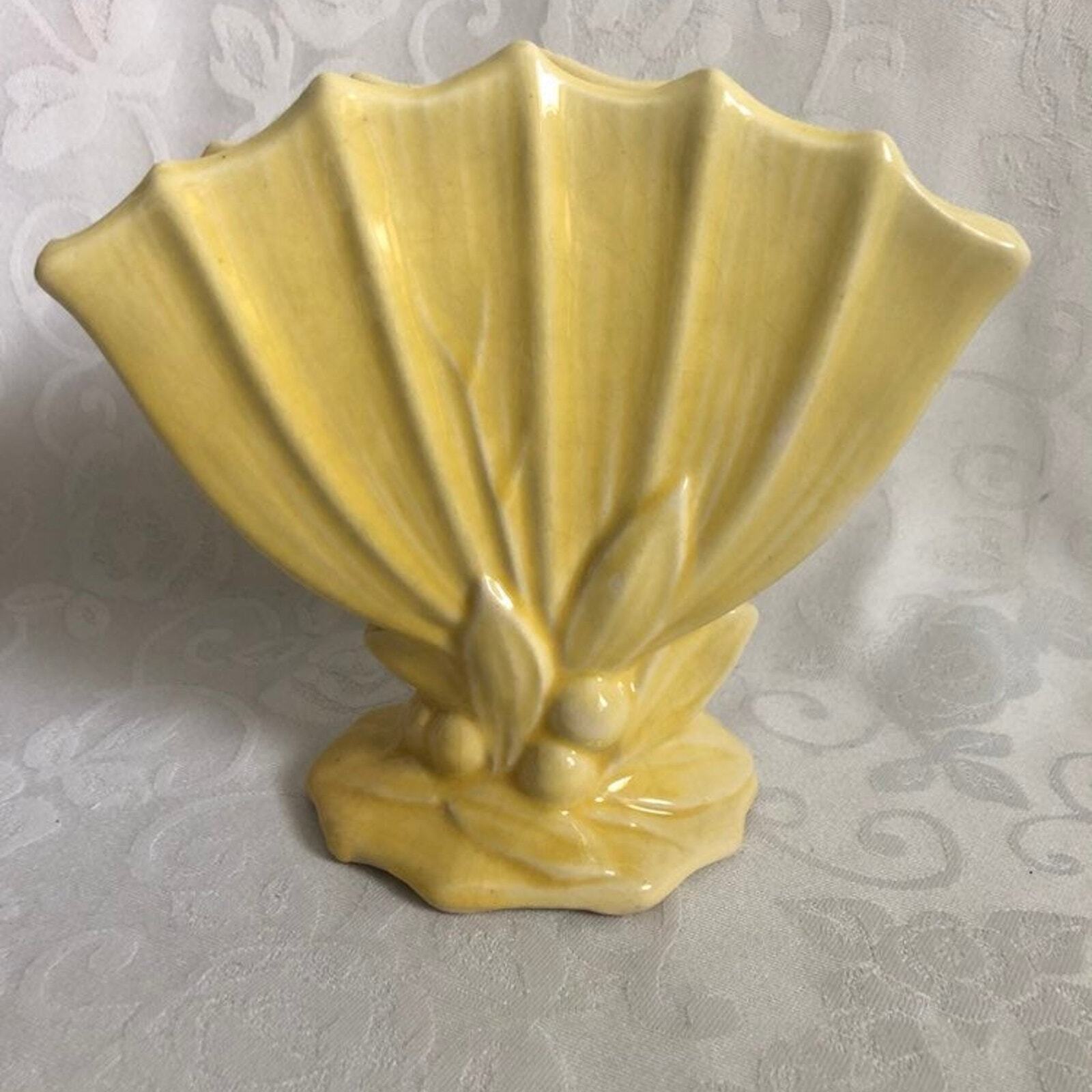 McCoy Htf Vintage USA Yellow Fan Vase Ceramic Preowned