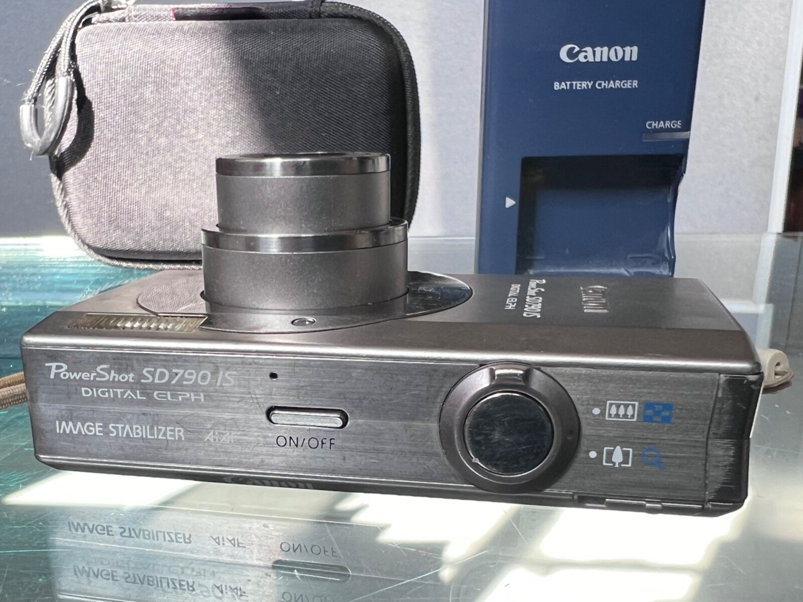 Canon PowerShot SD790 10MP Digital Camera w/ Battery, Charger, Media