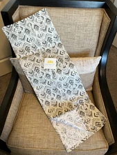 LOOK HERE JANE NWT Gray WHITE TABLE RUNNER TRENDY CONTEMPOARY 68X12 CHEVRON