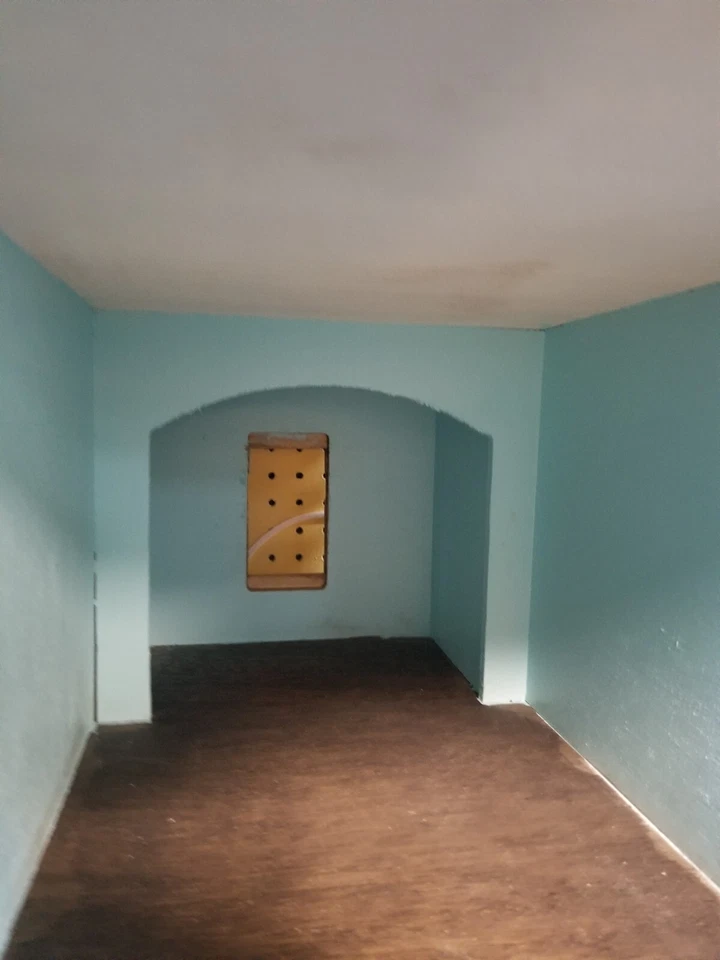 Large Dollhouse partly finished Log Cabin - Image 3 of 4