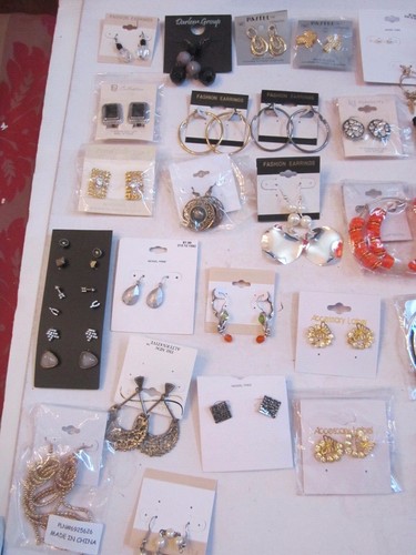 65 PAIRS OF EARRINGS - FASHION JEWELRY - PASTEL, SOPHIA, CANDIE & MORE - LOT1 RR - Picture 2 of 6