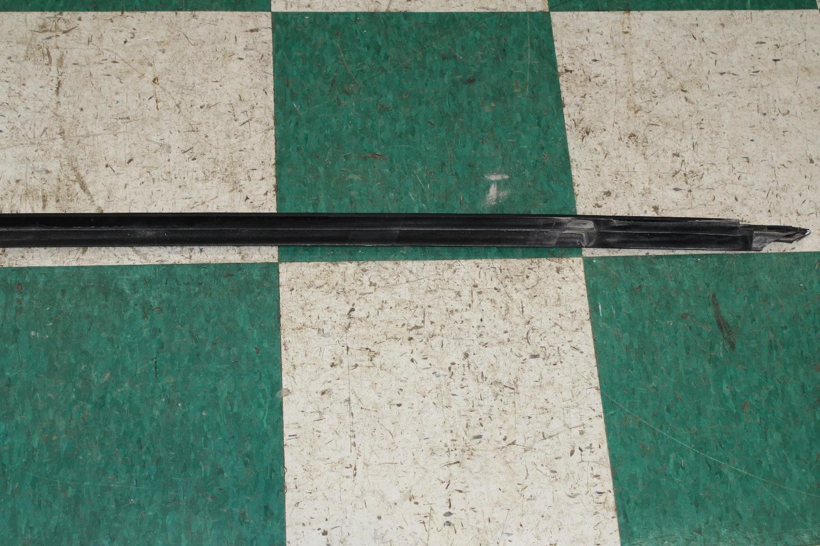 19-24 Continental GT Gtc Passenger RH Chrome Door Window Molding Seal Trim OEM