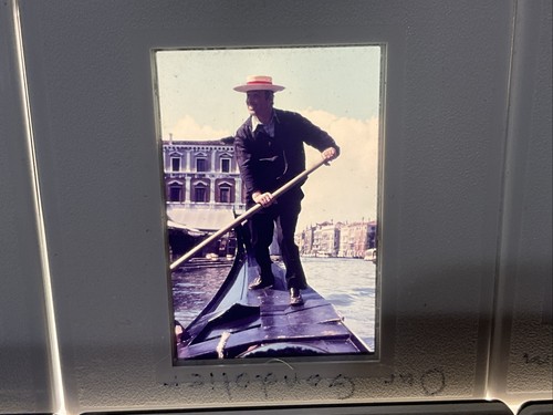21 Venedig Italien 60er Jahre 35mm Glasdia Gondoliere Stadtbrücken Straße Kanal