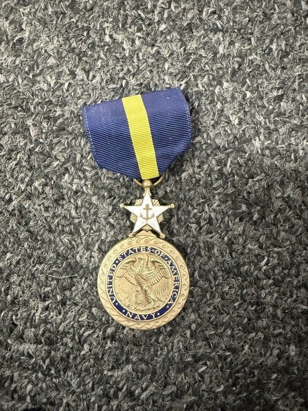 Original US Navy Distinguished Service Medal (full-size)