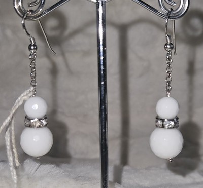 Ohrringe aus weißem Achat, Swarovsky und 925 Silber 