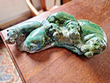 Exklusive monumentale Shona-Skulptur &bdquo;Flusspferd-Gruppe&ldquo; Gr&uuml;ner Jade-Verdit