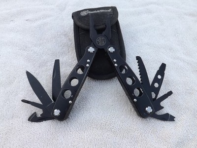 SMITH & WESSON 15 Function Multi-Tool Black LIGHTLY USED N SHEATH CASE  NICE