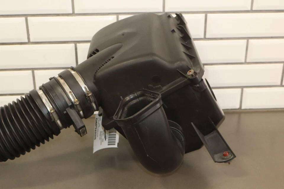 2005-2006 Pontiac GTO 6.0L V8 (LS2) Air Intake Cleaner MAF Box & Lid - Image 2 of 4