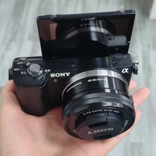 Sony Alpha A5000 Mirrorless Camera w/ 16-50mm lens 20.1MP Tiltable Screen- Black