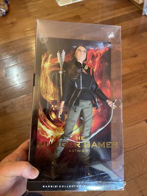KATNISS THE HUNGER GAMES DOLL BARBIE COLLECTOR