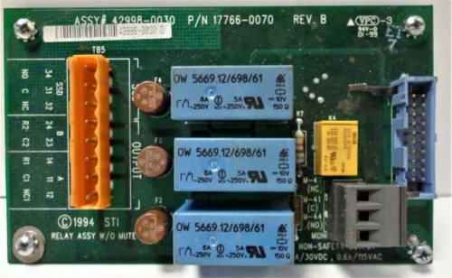 Omron 17766-0070 PLC Relay Board