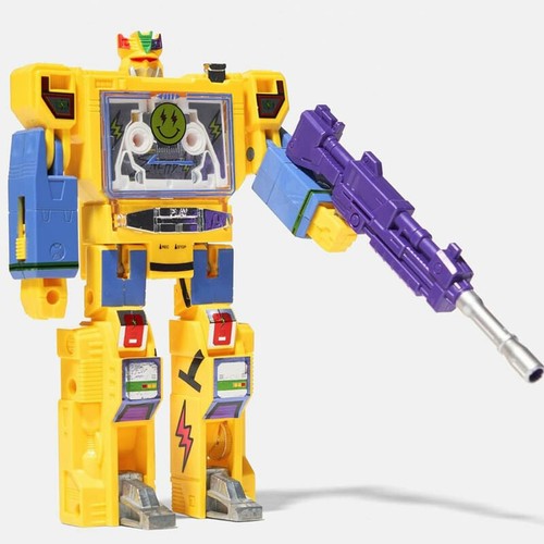 Transformers Generations G1 J Balvin Balvintron Soundwave Figure Hasbro Official - Picture 7 of 9