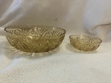 Vintage Anchor Hocking Medallion Honey Gold Chip And Dip Set