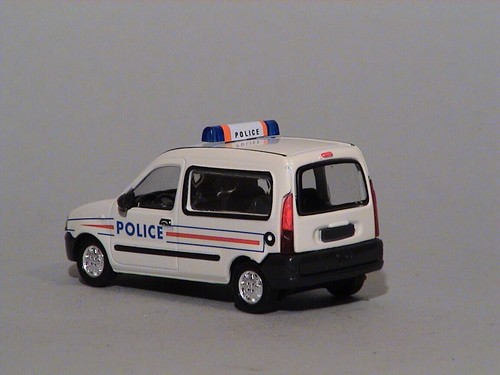 VEREM 1:43 - POLICE - RENAULT KANGOO Cod. 102860 - Foto 3 di 3