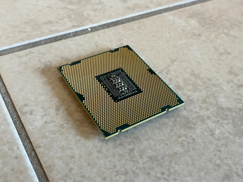 INTEL XEON E5-2665 SR0L1 2.4GHZ 8 CORE LGA 2011 CPU PROCESSOR - Tested Working - Image 4 of 4