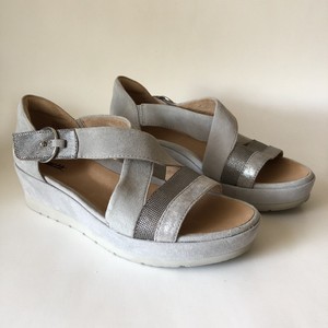 earth shoes hibiscus