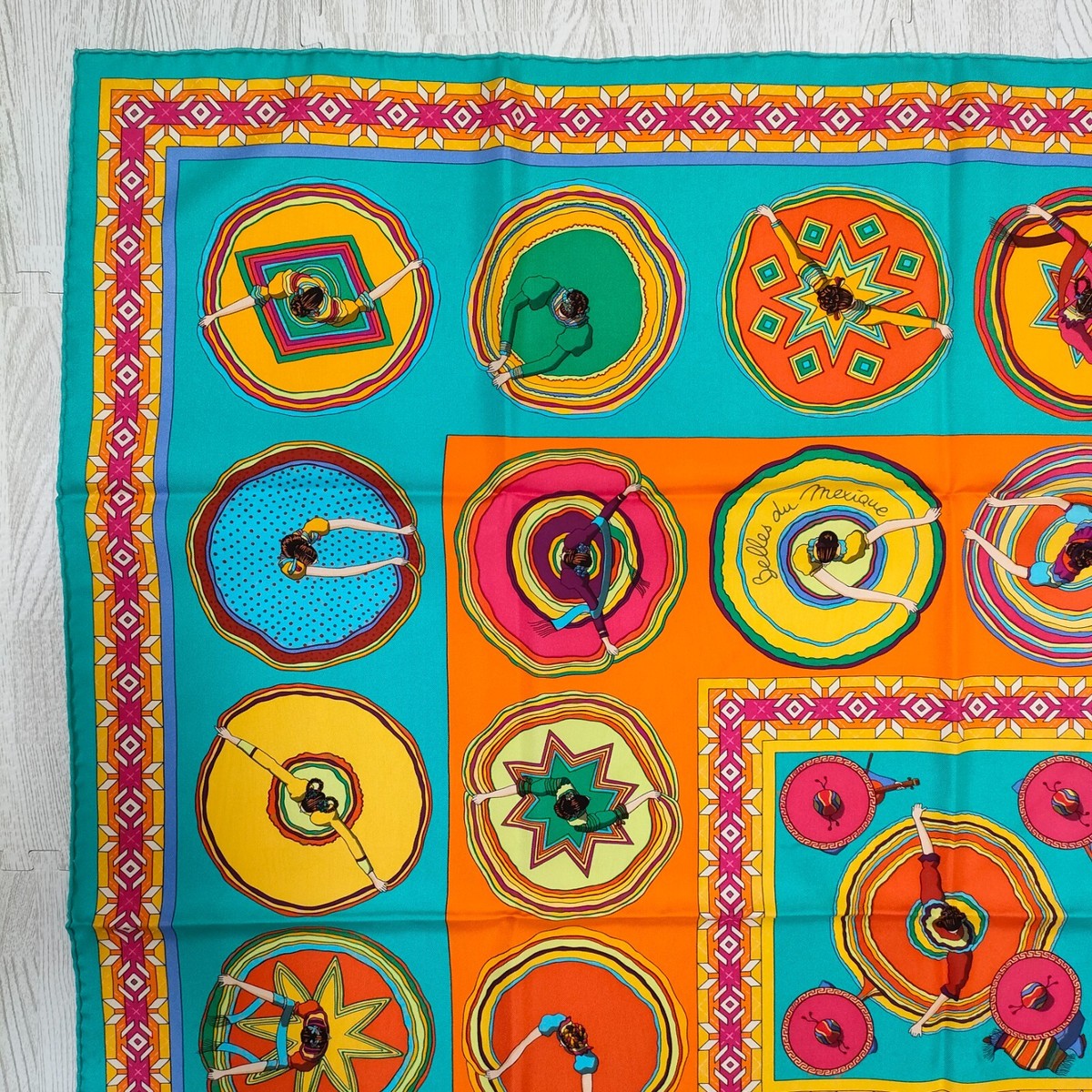 HERMES Carre 90 Belles du Mexique Silk Scarf 90cm Virginie HERMES Carre 90 Belles du Mexique Silk Scarf 90cm Virginie