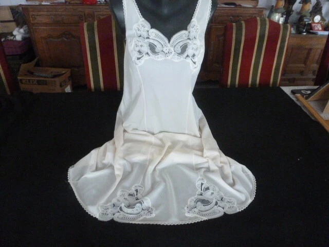 jolie combinaison & fond de robe vintage jolie dentelle T 46