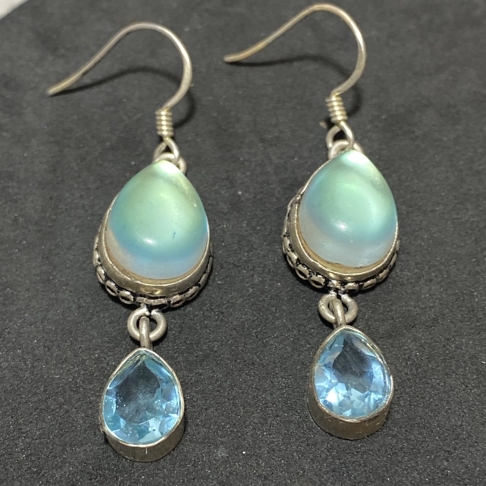RETRO Blue Glass Teardrop Earrings Dangly Silver Tone Pretty Kitsch