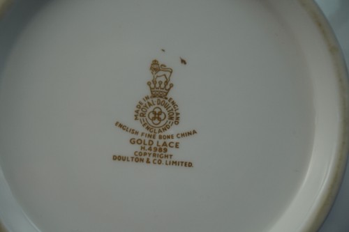 Royal Doulton Gold Lace Teapot, 4 1/2", Plus Lid, 5.5 Cups (S22) - Picture 11 of 11